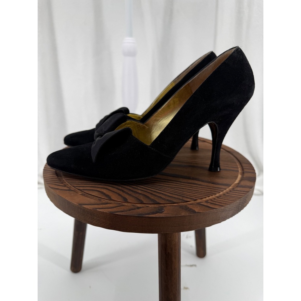 Bruno Magli Black Velvet Bow Pointed Toe Heels 7 Formal Victorian Regency Witchy